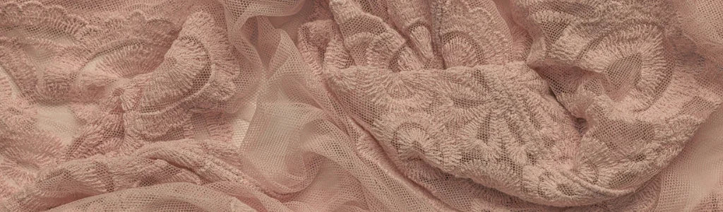 Fall Wedding Guest Style 2025: Luxe Layers, Vintage Vibes & Statement Shoes