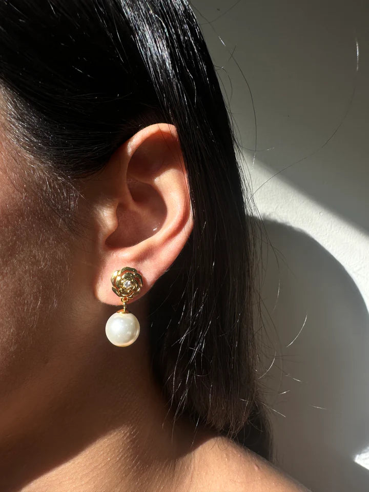 Yara Flower Pearl Studs | Gold