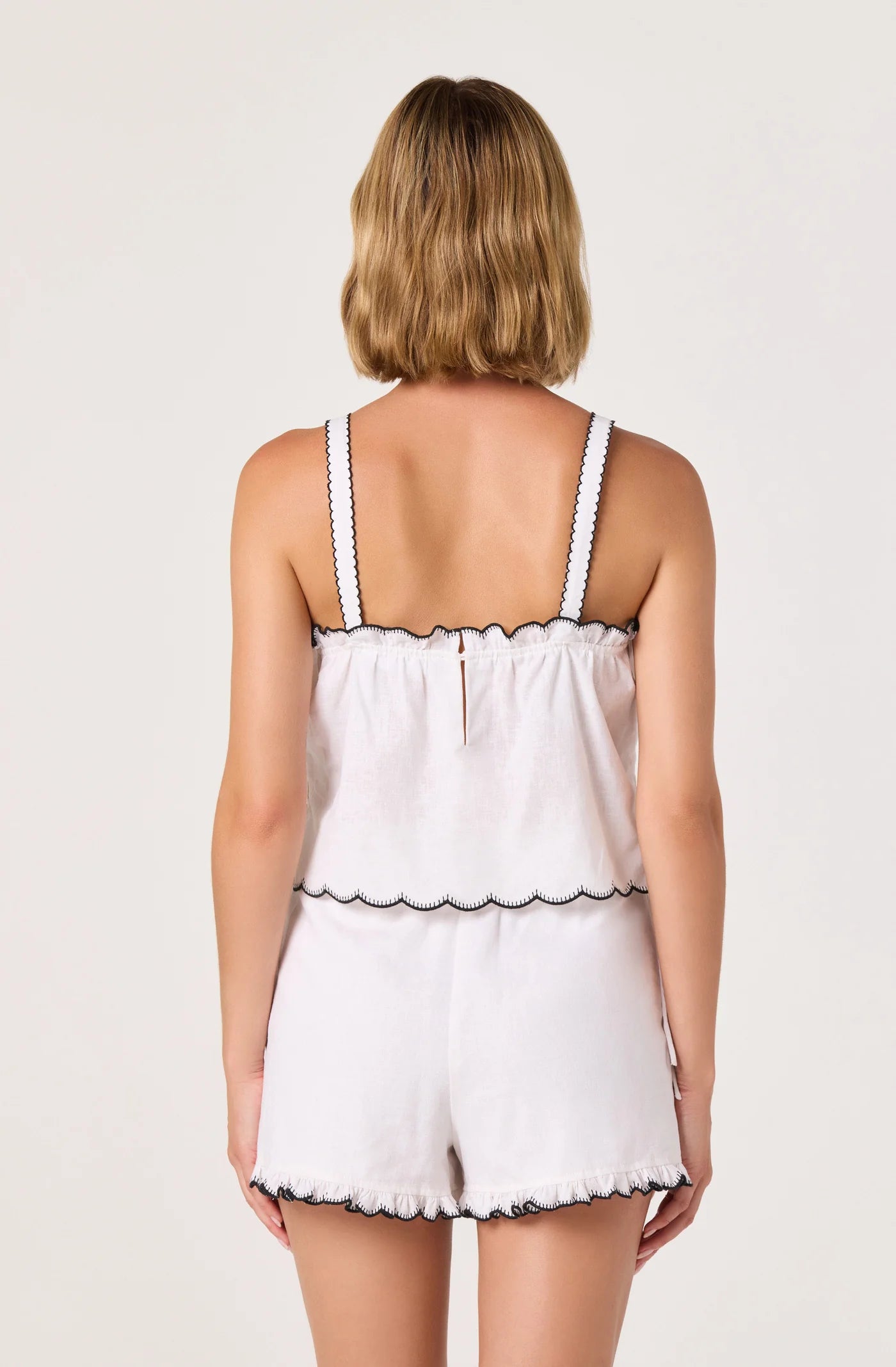 ASTR The Label Sadie Linen Crop Top