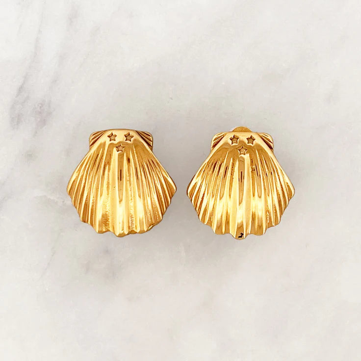Big Scallop Stud Earrings