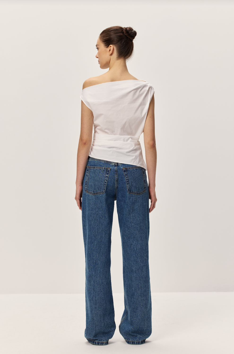 back view Elodie Ilona White top 