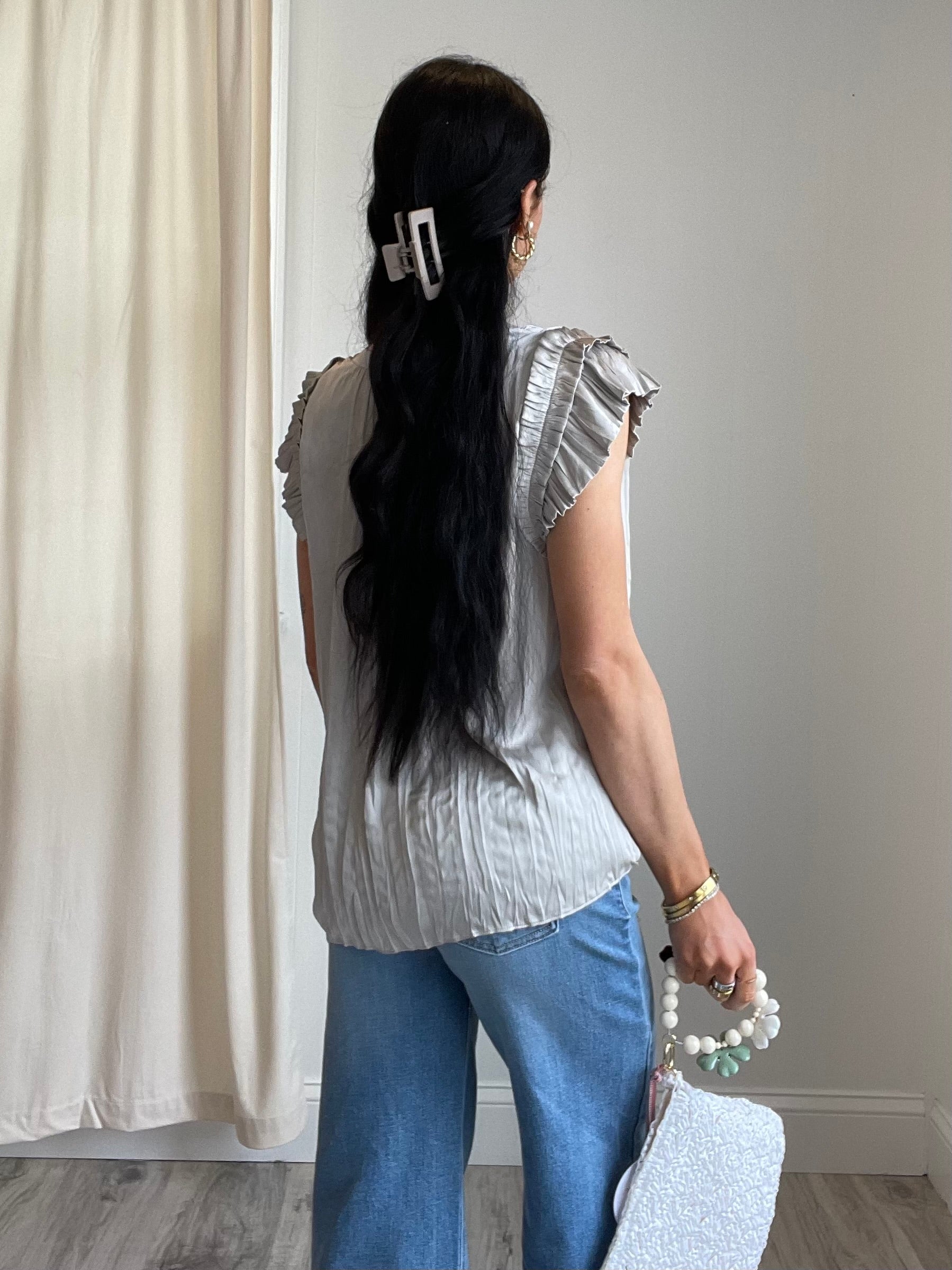 Whitney Crinkled Flutter Sleeve Top | Stone Grey
