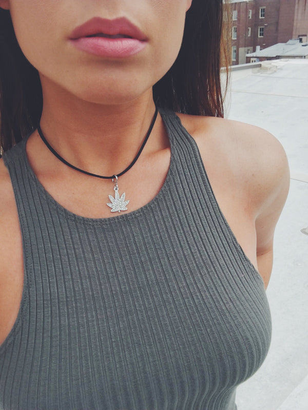 Chronica Pot Leaf Charm Choker - amannequin - amannequin