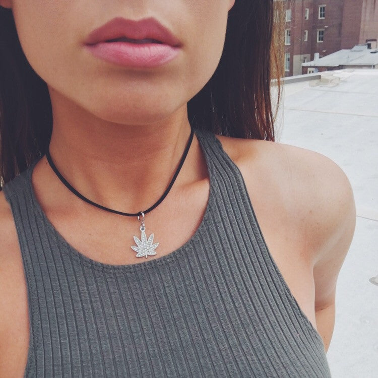 Chronica Pot Leaf Charm Choker - amannequin - amannequin